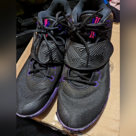 Nike Kyrie Irving fly trap Fierce Purple basketball size 11.5 black purple - Picture 13 of 15